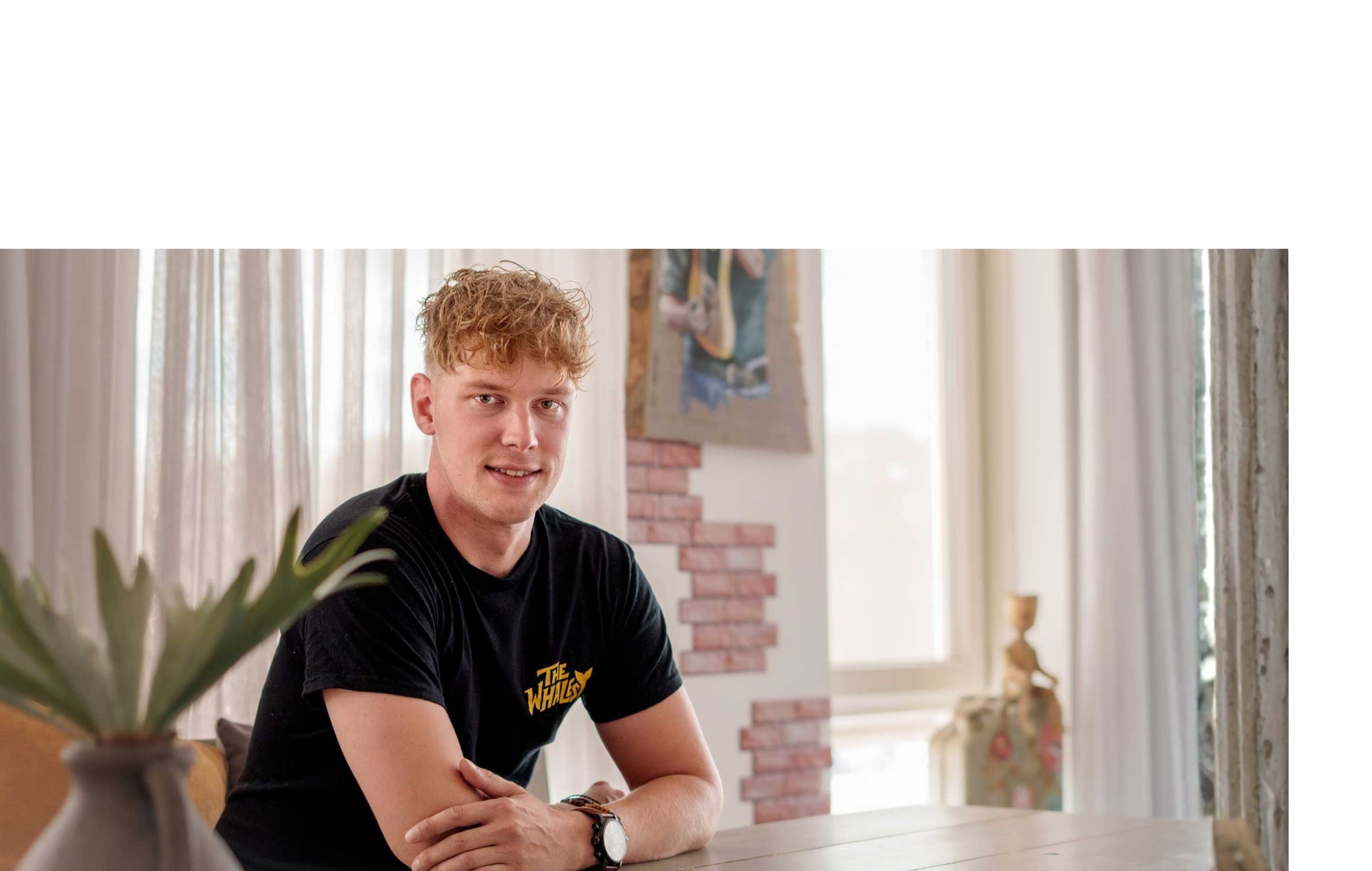 Alex tijdens een interview over zijn overstap naar de zorg.